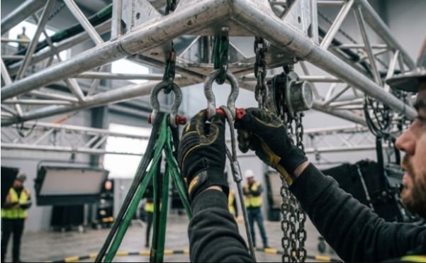 Suspended Loads, PPE, and Hardware Checks