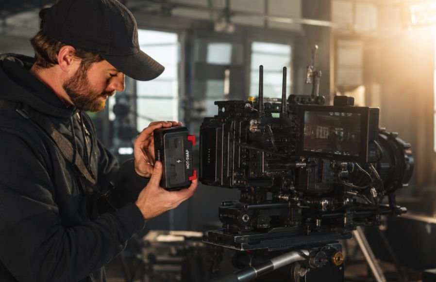 Use Hot-Swap Power for Uninterrupted Shooting