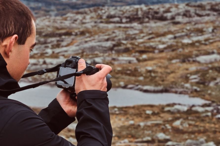 What Lens and Focus Settings Work Best for an Orbit Shot?
