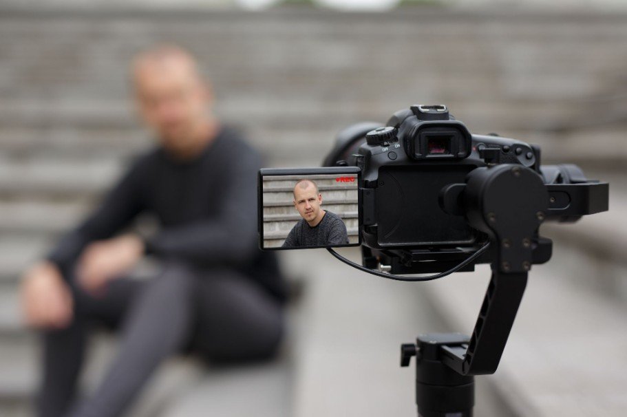 Handheld Camera Movement Techniques for Cinematic Results 
