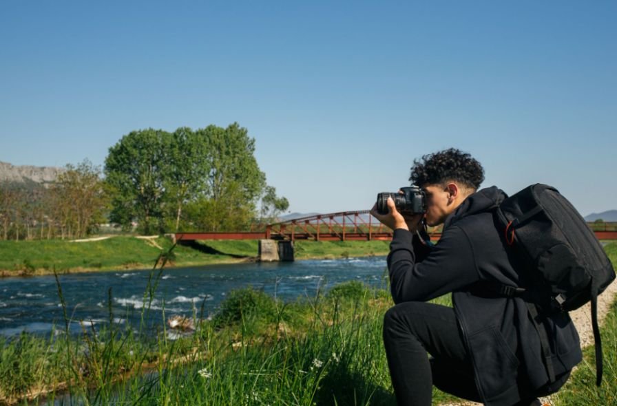 What Camera Movement Shows Isolation and Helplessness?
