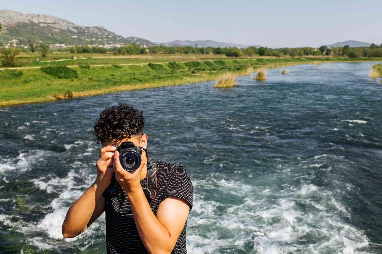 Which Camera Movement Should I Use for Different Location Reveals?