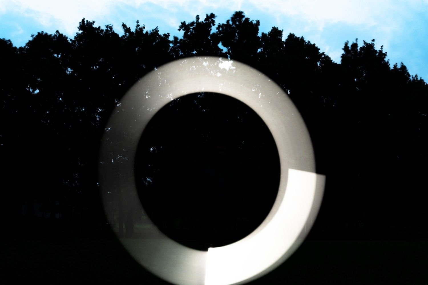 What Lens and Camera Settings Make an Orbit Shot Smoother?